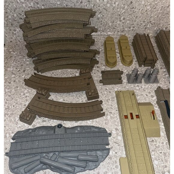 Thomas and Friends Beige Tan Track 2006 & 2009 HiT Mattel Gullane 35 + Pcs - Picture 2 of 11